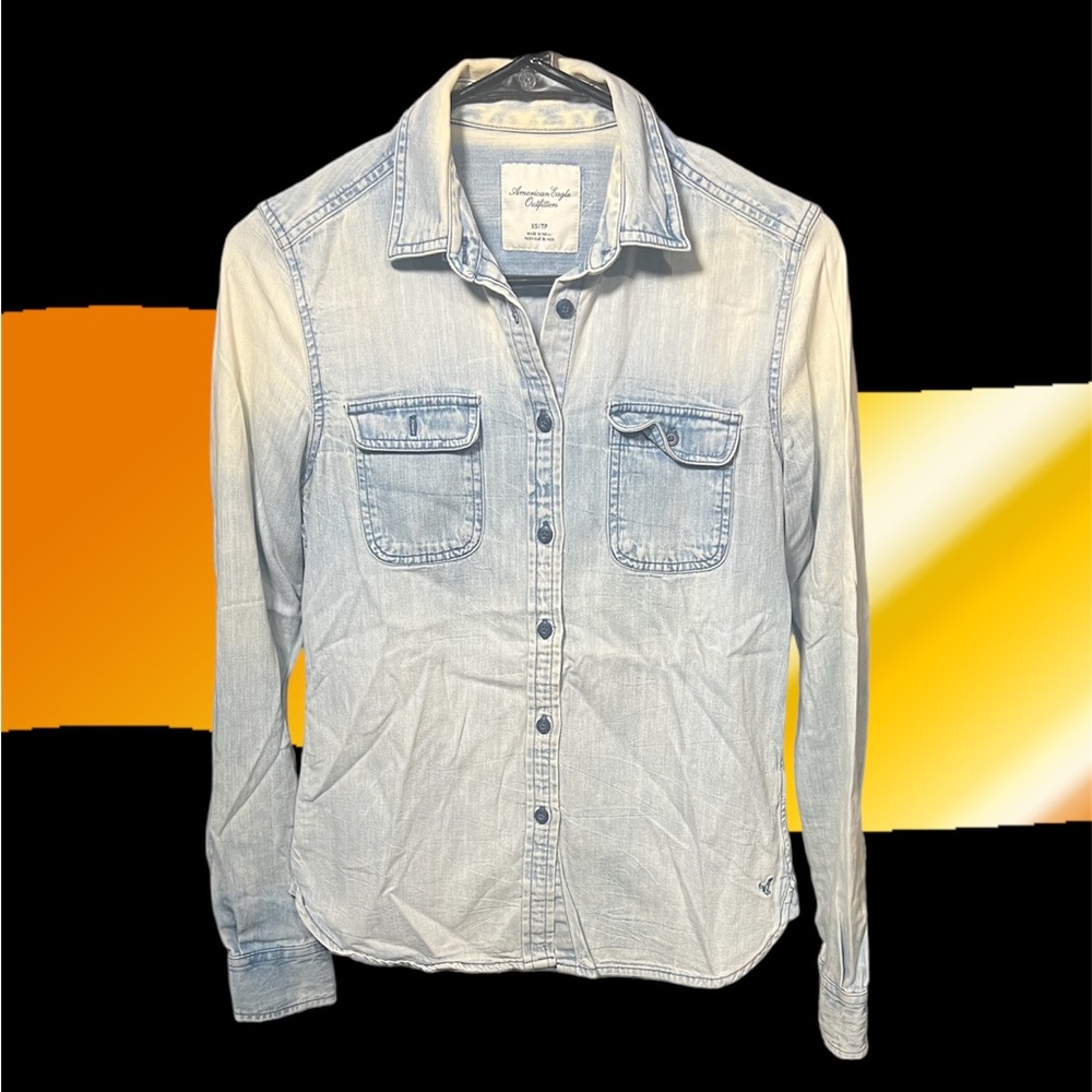 American Eagle - Long Sleeve Lightweight Denim Button Up - Women’s XS